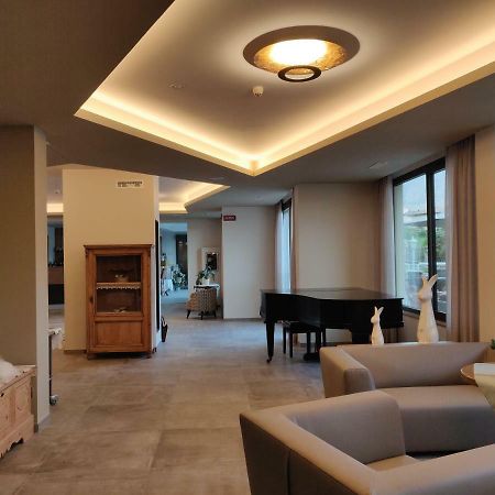 Hotel Ambassador เลวิโกแตร์เม ภายนอก รูปภาพ
