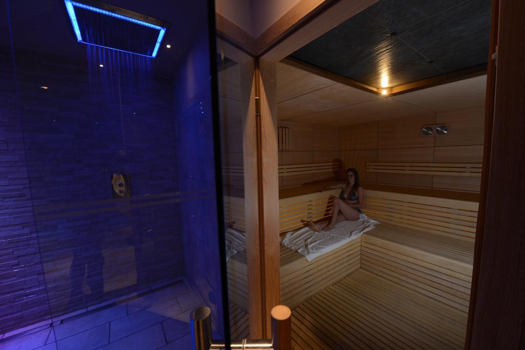 Hotel Ambassador เลวิโกแตร์เม ภายนอก รูปภาพ