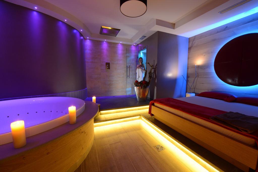 Hotel Ambassador เลวิโกแตร์เม ภายนอก รูปภาพ