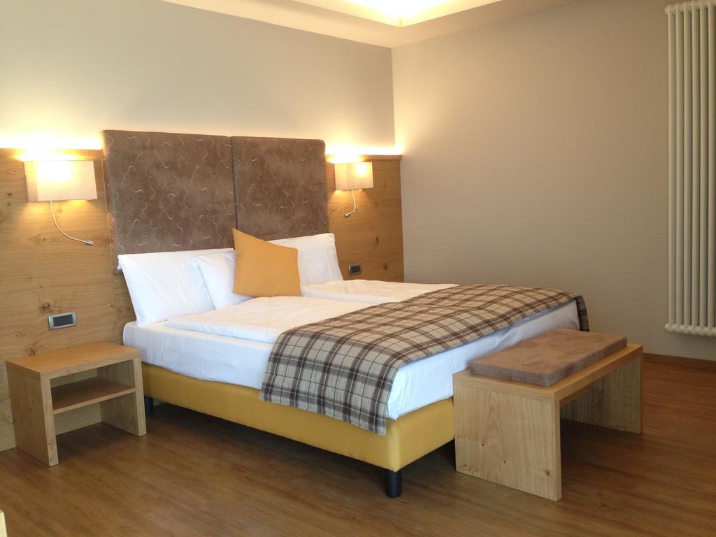 Hotel Ambassador เลวิโกแตร์เม ภายนอก รูปภาพ