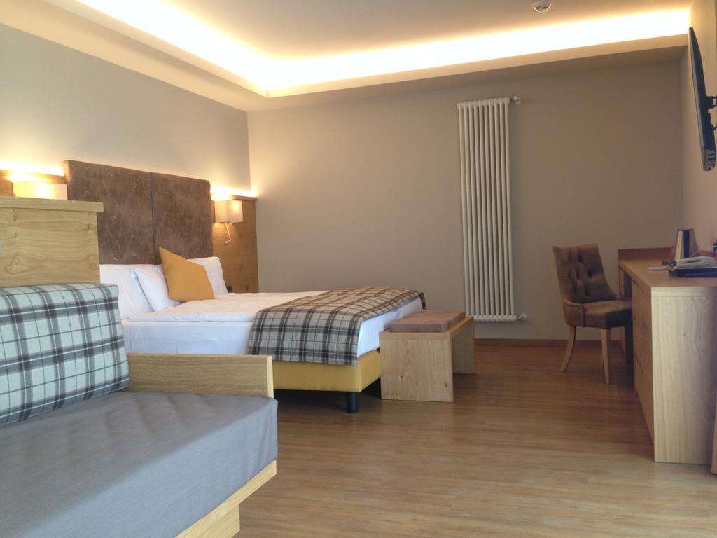 Hotel Ambassador เลวิโกแตร์เม ภายนอก รูปภาพ