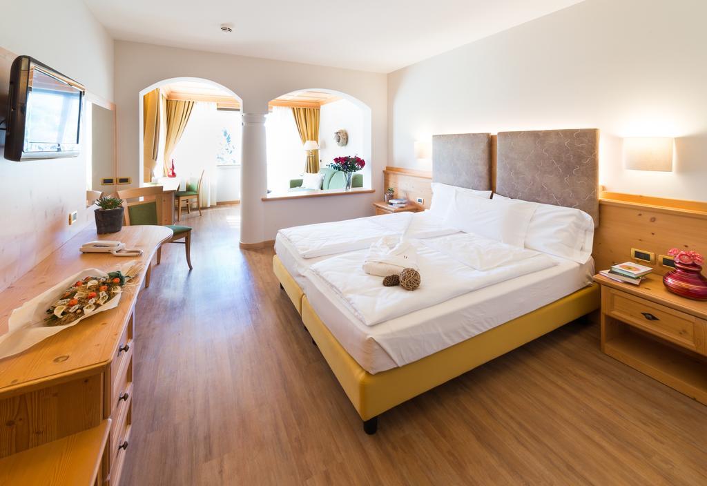 Hotel Ambassador เลวิโกแตร์เม ภายนอก รูปภาพ
