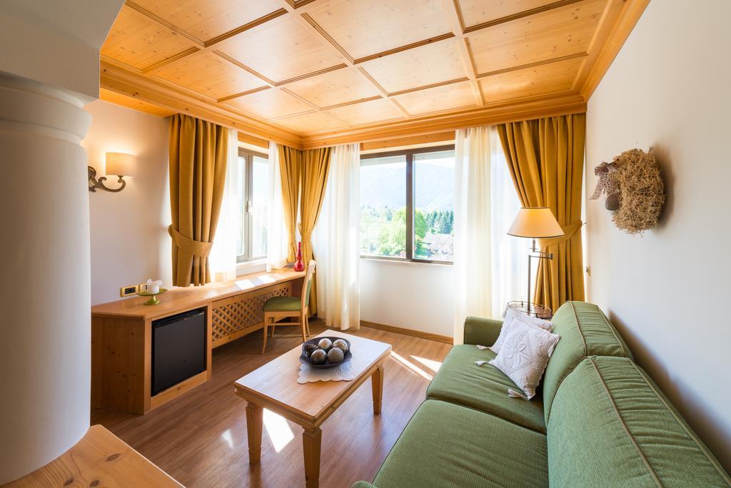 Hotel Ambassador เลวิโกแตร์เม ภายนอก รูปภาพ