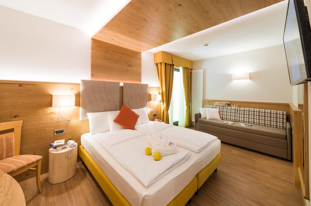 Hotel Ambassador เลวิโกแตร์เม ภายนอก รูปภาพ