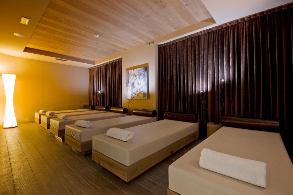 Hotel Ambassador เลวิโกแตร์เม ภายนอก รูปภาพ