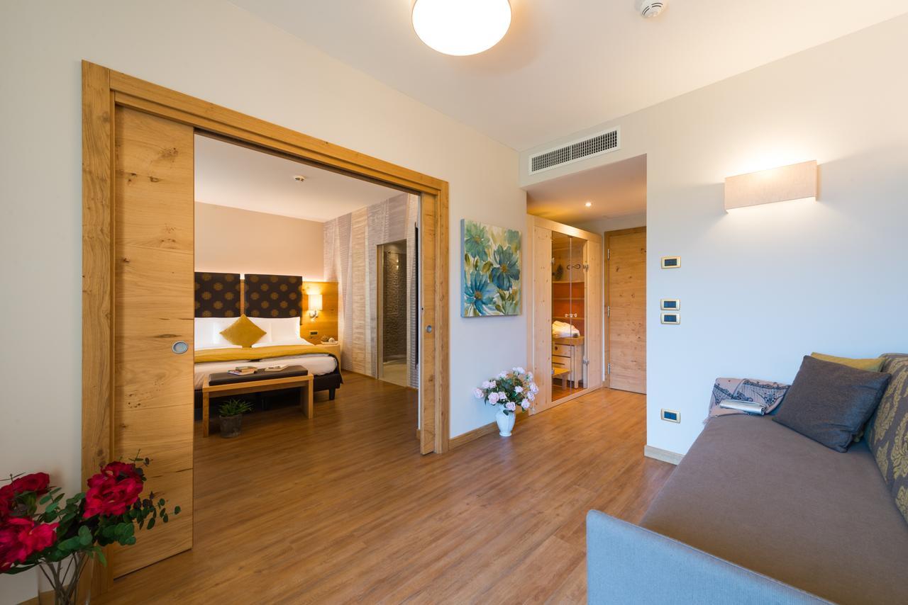 Hotel Ambassador เลวิโกแตร์เม ภายนอก รูปภาพ