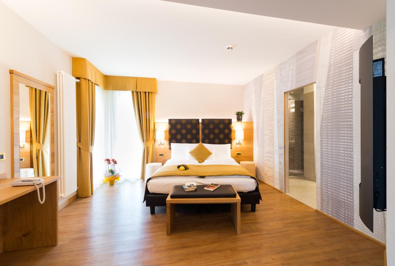 Hotel Ambassador เลวิโกแตร์เม ภายนอก รูปภาพ