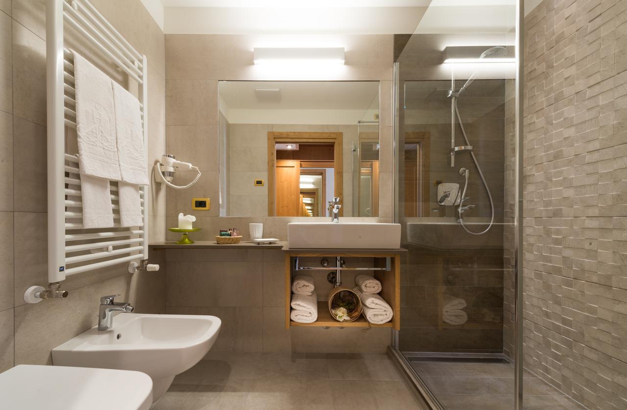 Hotel Ambassador เลวิโกแตร์เม ภายนอก รูปภาพ