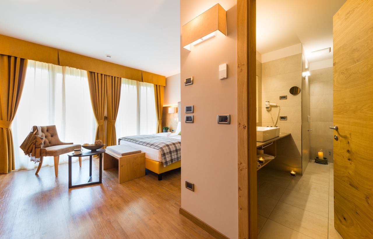 Hotel Ambassador เลวิโกแตร์เม ภายนอก รูปภาพ