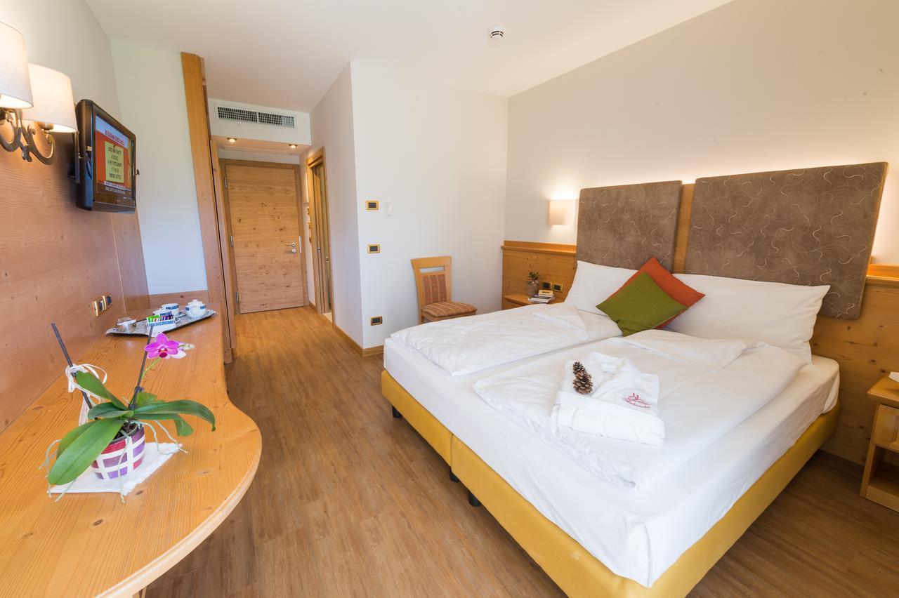 Hotel Ambassador เลวิโกแตร์เม ภายนอก รูปภาพ