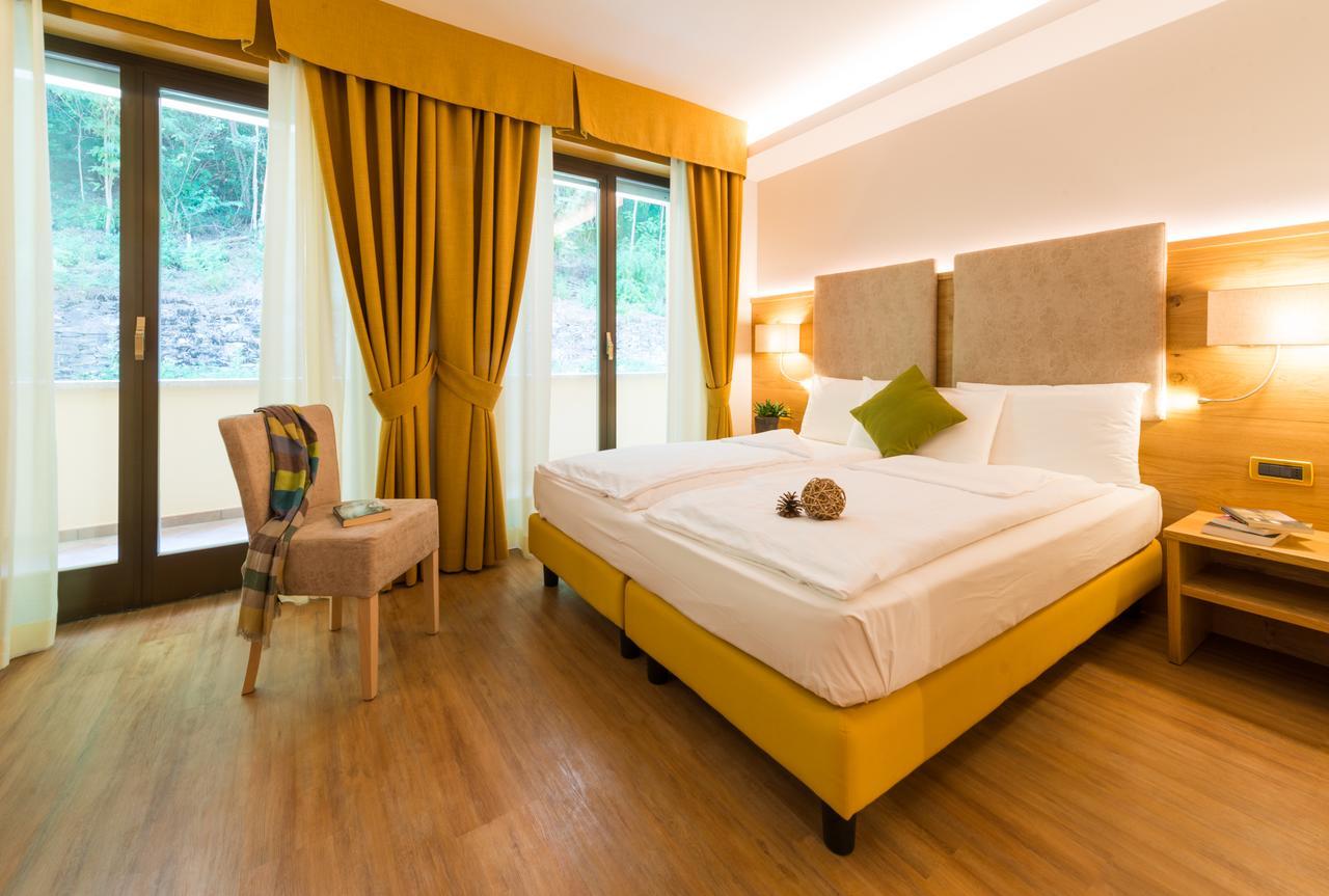 Hotel Ambassador เลวิโกแตร์เม ภายนอก รูปภาพ