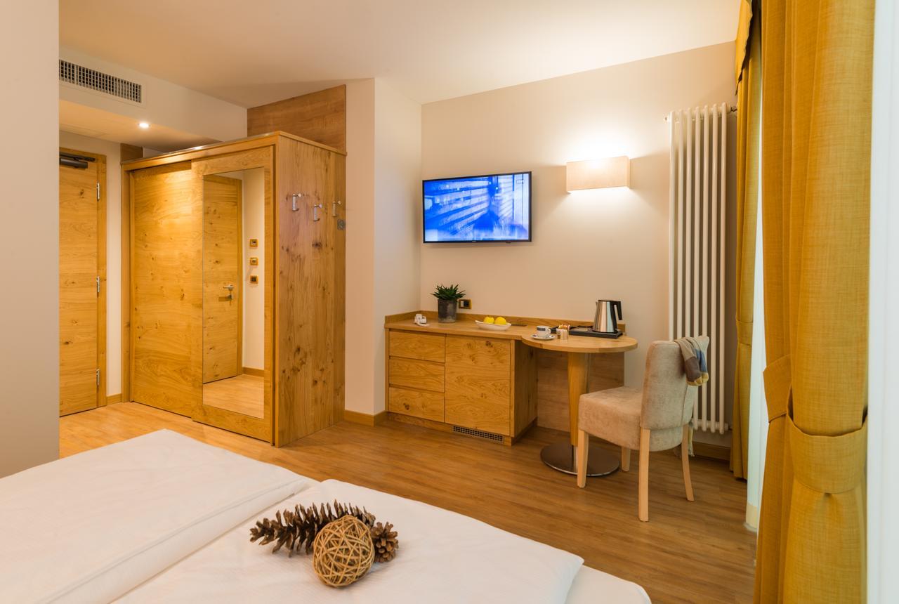 Hotel Ambassador เลวิโกแตร์เม ภายนอก รูปภาพ