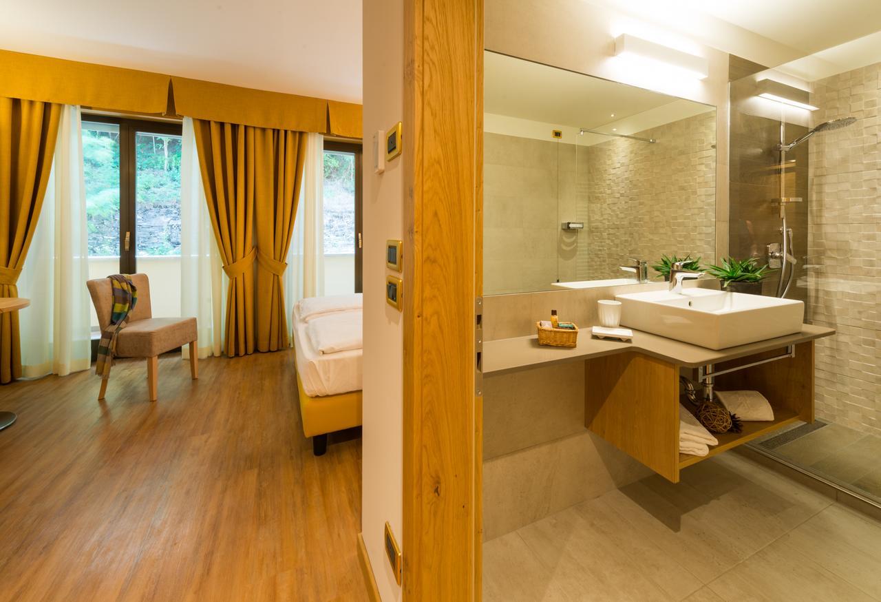 Hotel Ambassador เลวิโกแตร์เม ภายนอก รูปภาพ