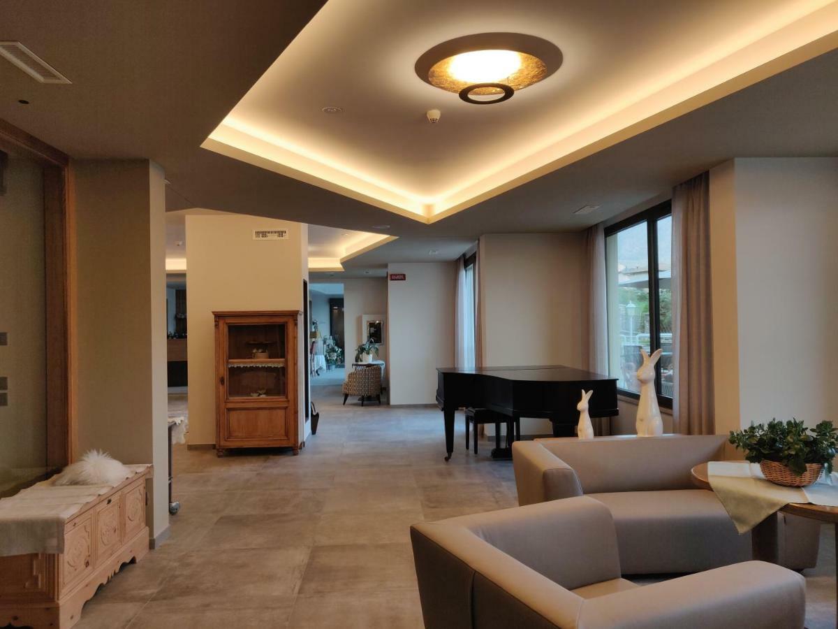 Hotel Ambassador เลวิโกแตร์เม ภายนอก รูปภาพ